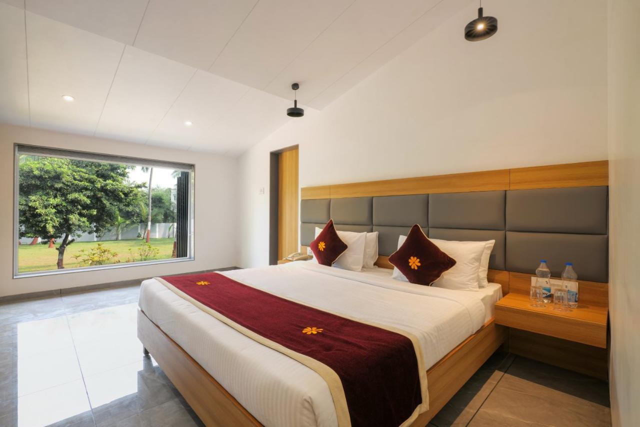 Gold Beach Villa Daman Extérieur photo