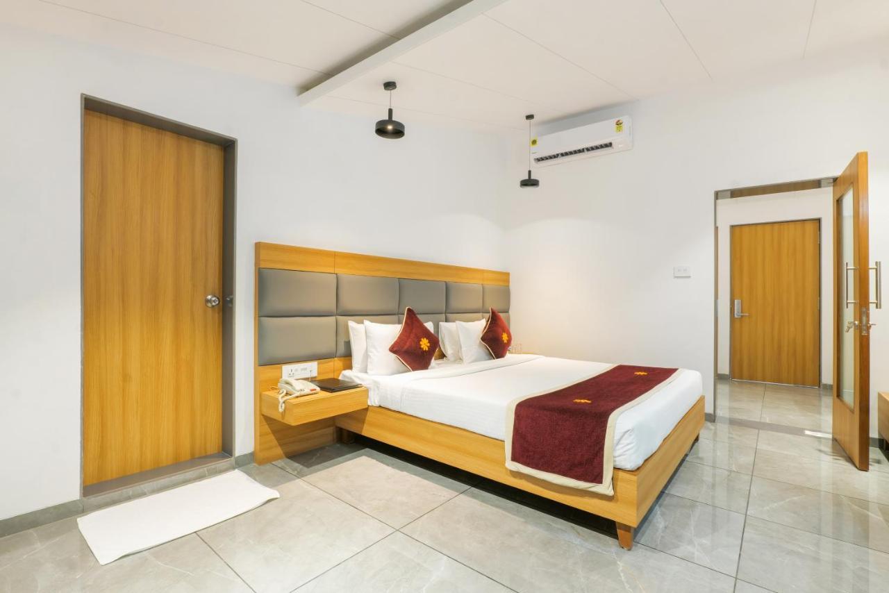 Gold Beach Villa Daman Extérieur photo