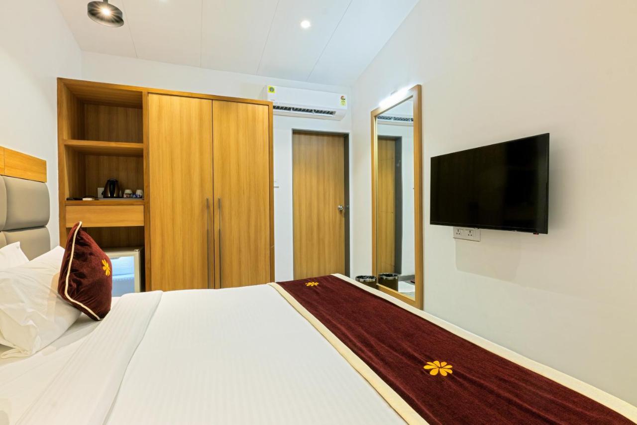 Gold Beach Villa Daman Extérieur photo