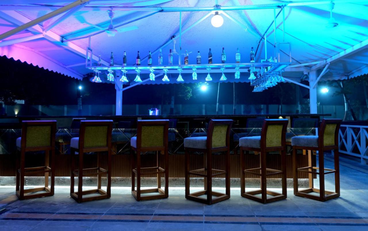Gold Beach Villa Daman Extérieur photo