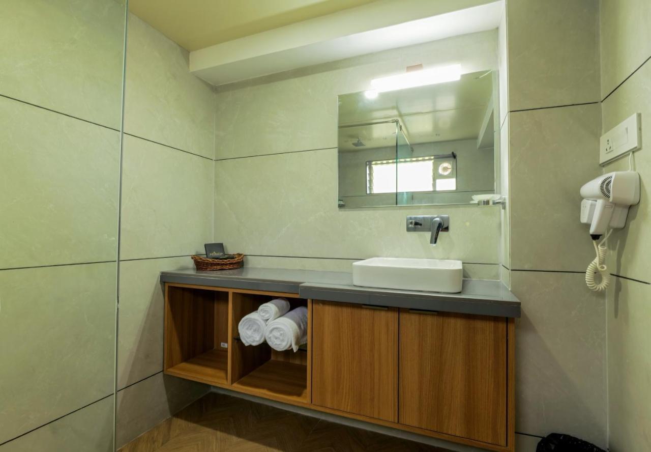 Gold Beach Villa Daman Extérieur photo