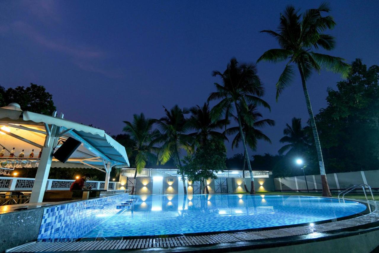 Gold Beach Villa Daman Extérieur photo